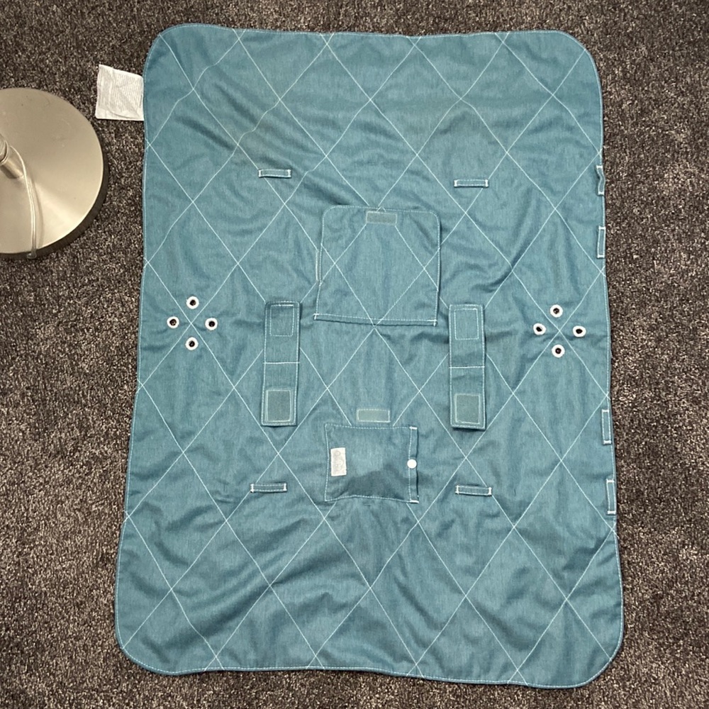 Quilbie car seat and nursing cover